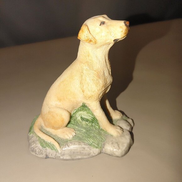 Yellow Labrador Retriever Figurine Champaigne Designs Resin Hand-Painted Dog - Picture 6 of 8